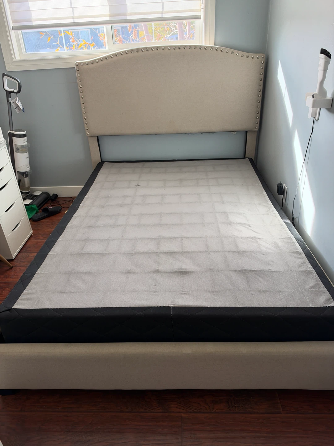 Upholstered full-Queen Bed Frame
