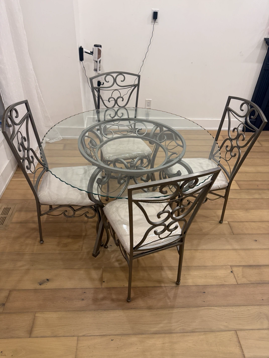 Glass dining table and 4 chairs - photo 2