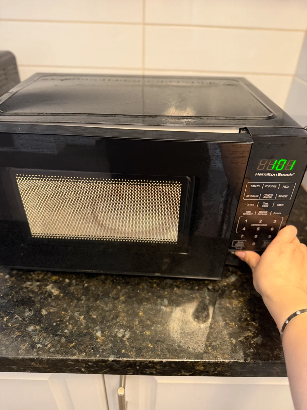 Hamilton Beach Countertop Microwave - photo 2