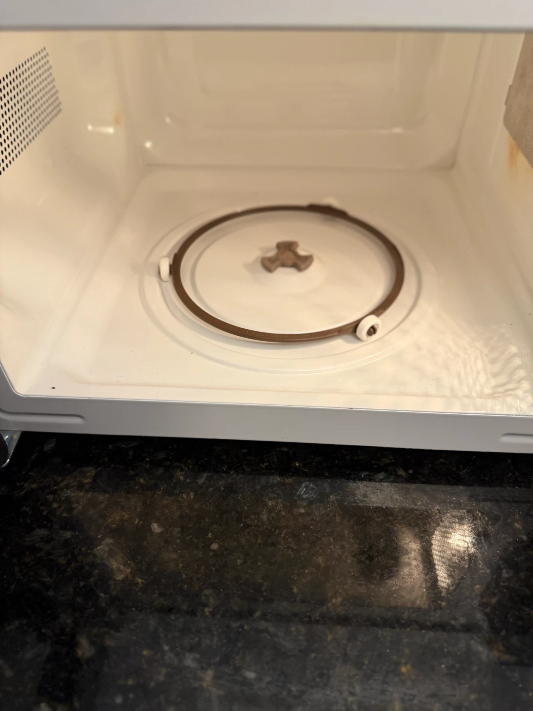 Hamilton Beach Countertop Microwave - photo 3
