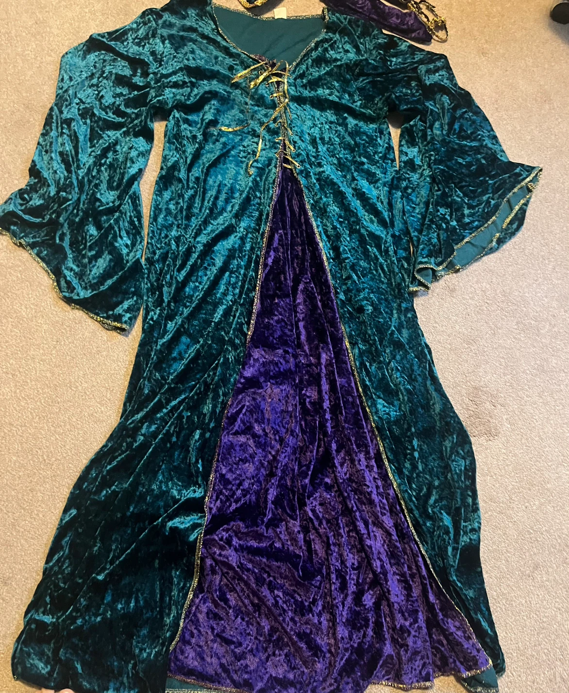 Halloween 🎃 Adult Costume-Velvet Renaissance Style Set - photo 2