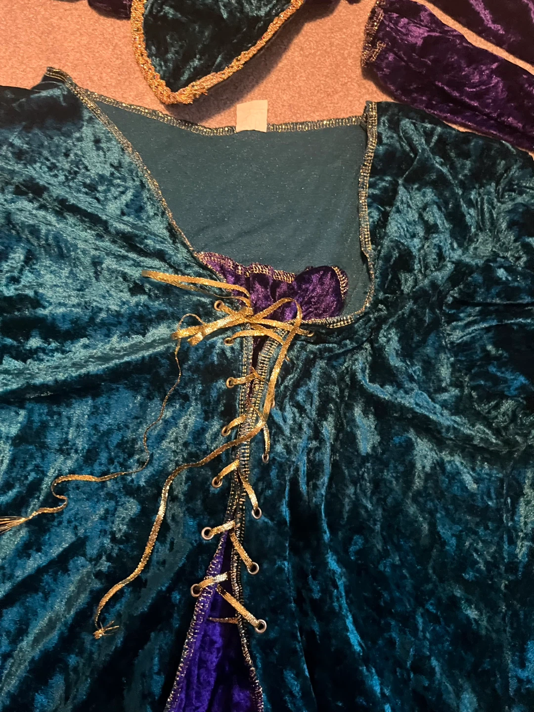 Halloween 🎃 Adult Costume-Velvet Renaissance Style Set - photo 3