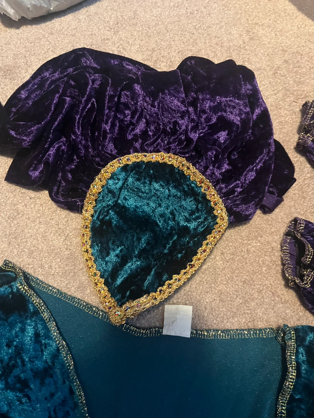 Halloween 🎃 Adult Costume-Velvet Renaissance Style Set - photo 4