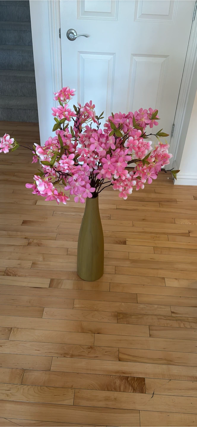 Tall olive green vase with artificial flowers - photo 2