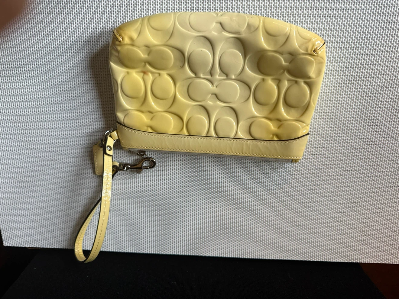 Coach Patent Leather Yellow Wristlet - photo 2