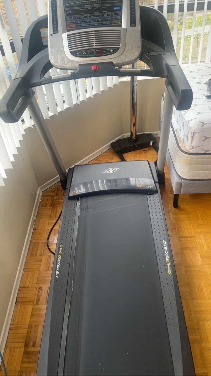 NordicTrack C700 Treadmill - photo 2
