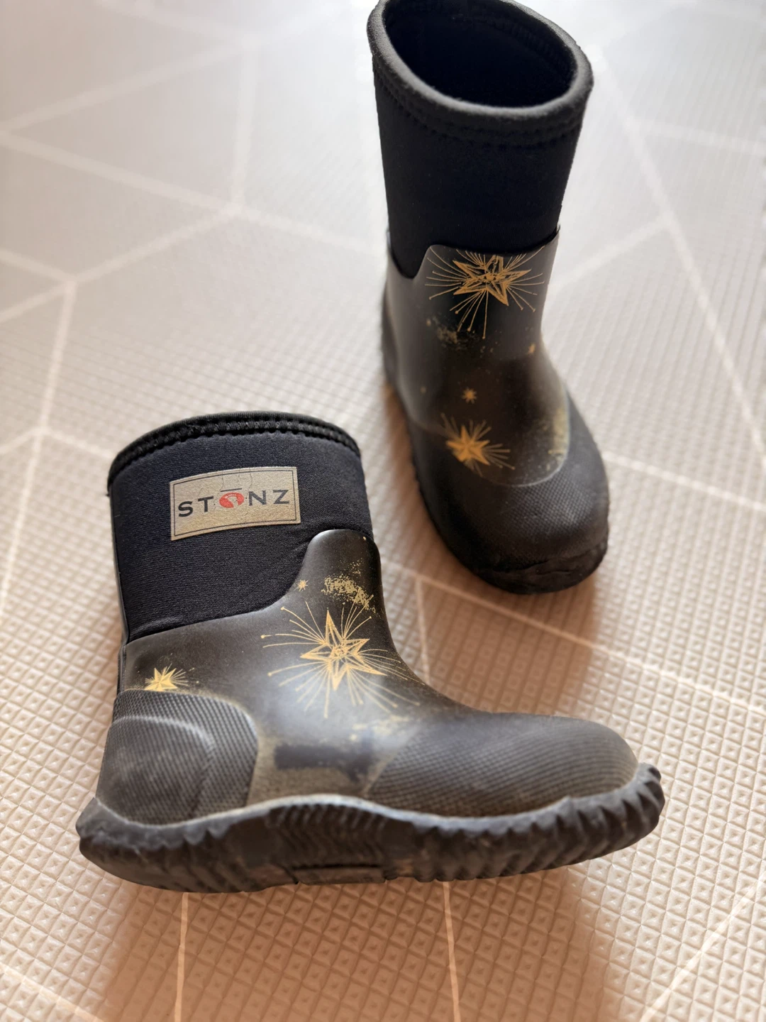 Stonz kids rain/winter boots size 5 - photo 3
