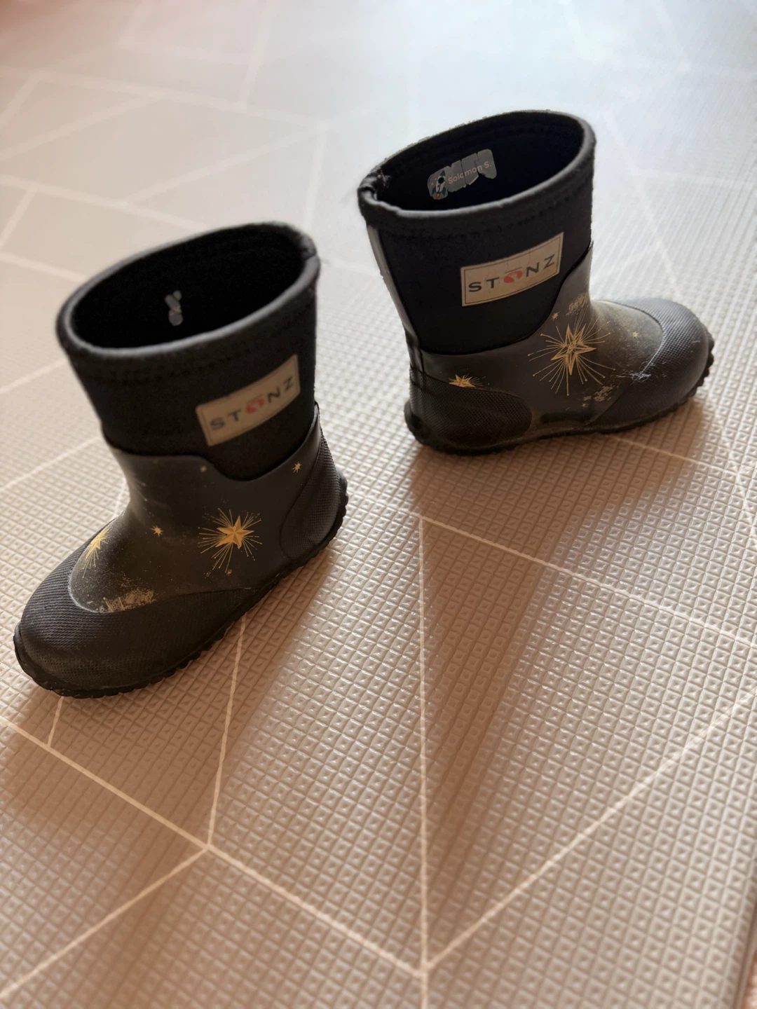 Stonz kids rain/winter boots size 5 - photo 4