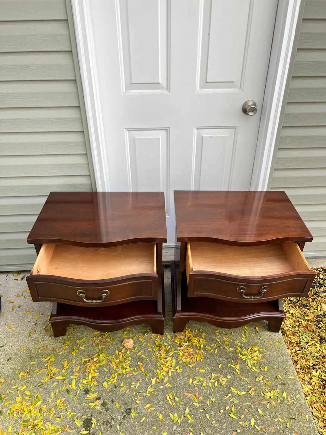 Pair of Vintage Knechtel Mahogany Nightstands / Side Tables - photo 2