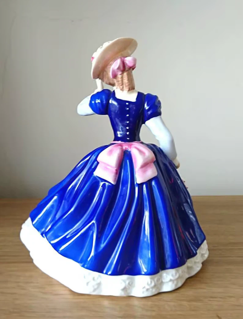 Royal Doulton Mary Figure of the Year 1992 - photo 4