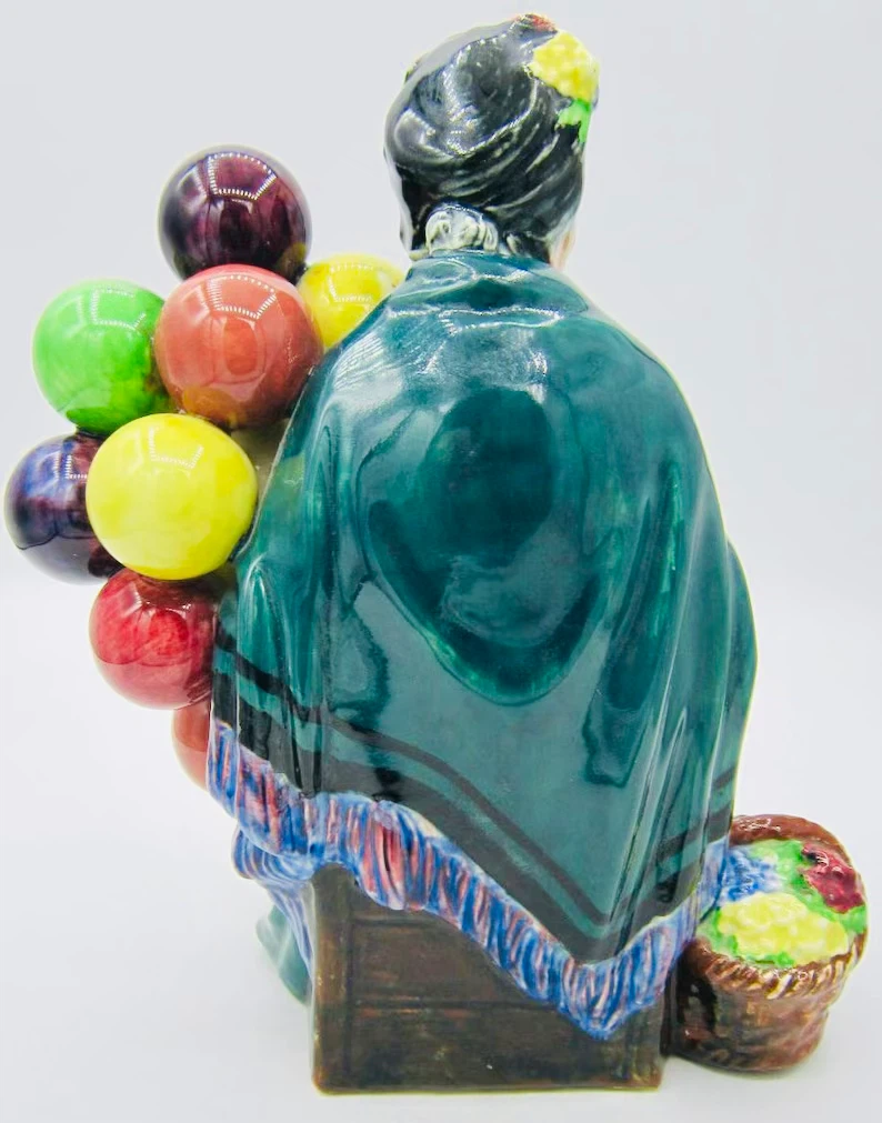 Royal Doulton The Old Balloon Seller Figurine HN1315 - photo 4