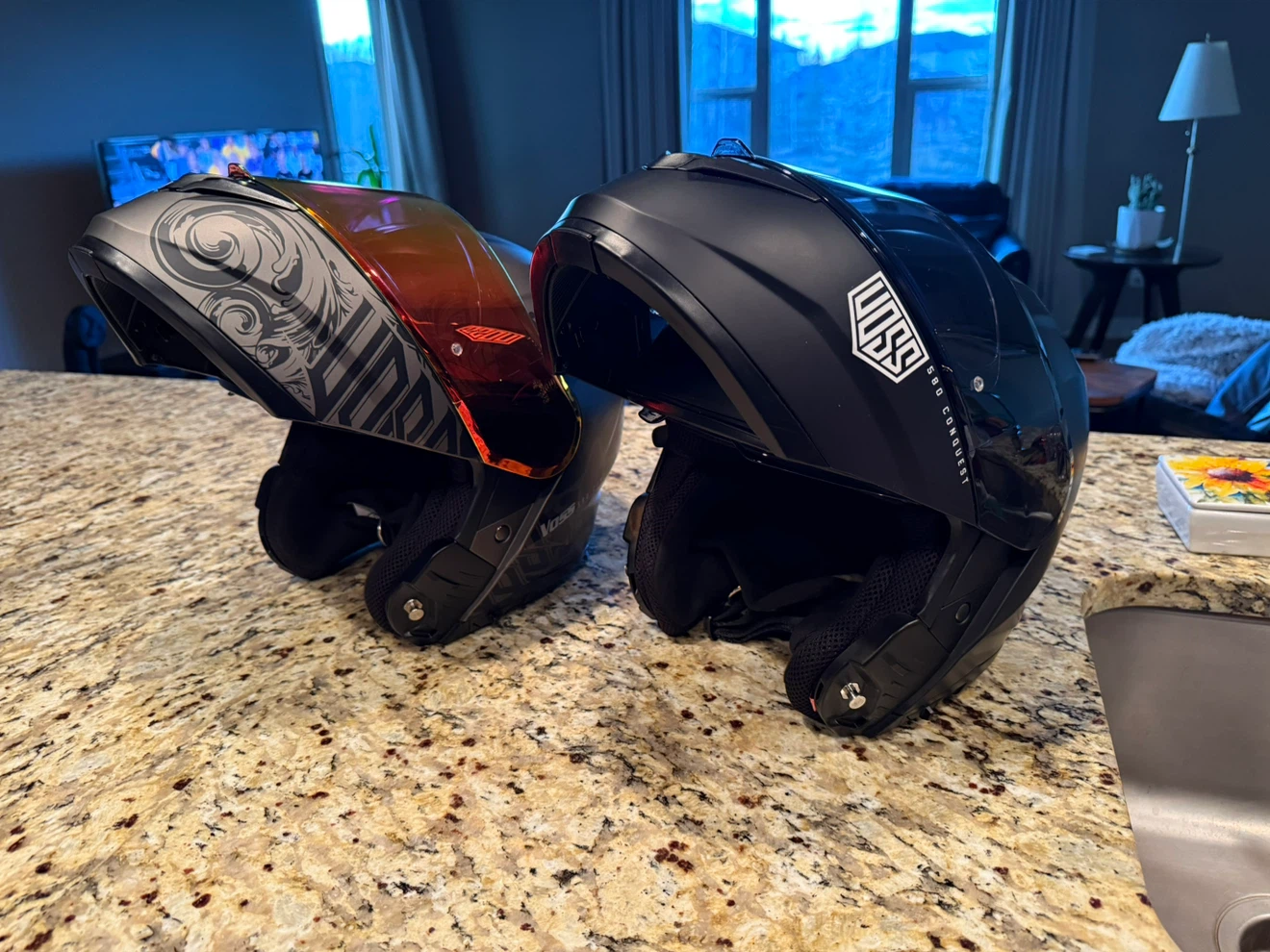 Two Voss 580 Conquest Motorcycle Helmets - photo 5