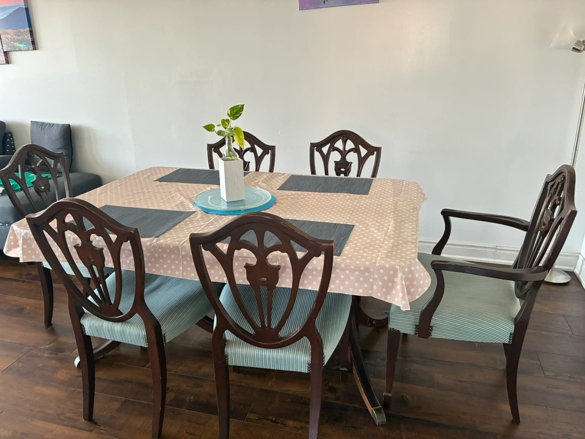 Walnut wood dining table - extendable from 6 to 8 seats - photo 2