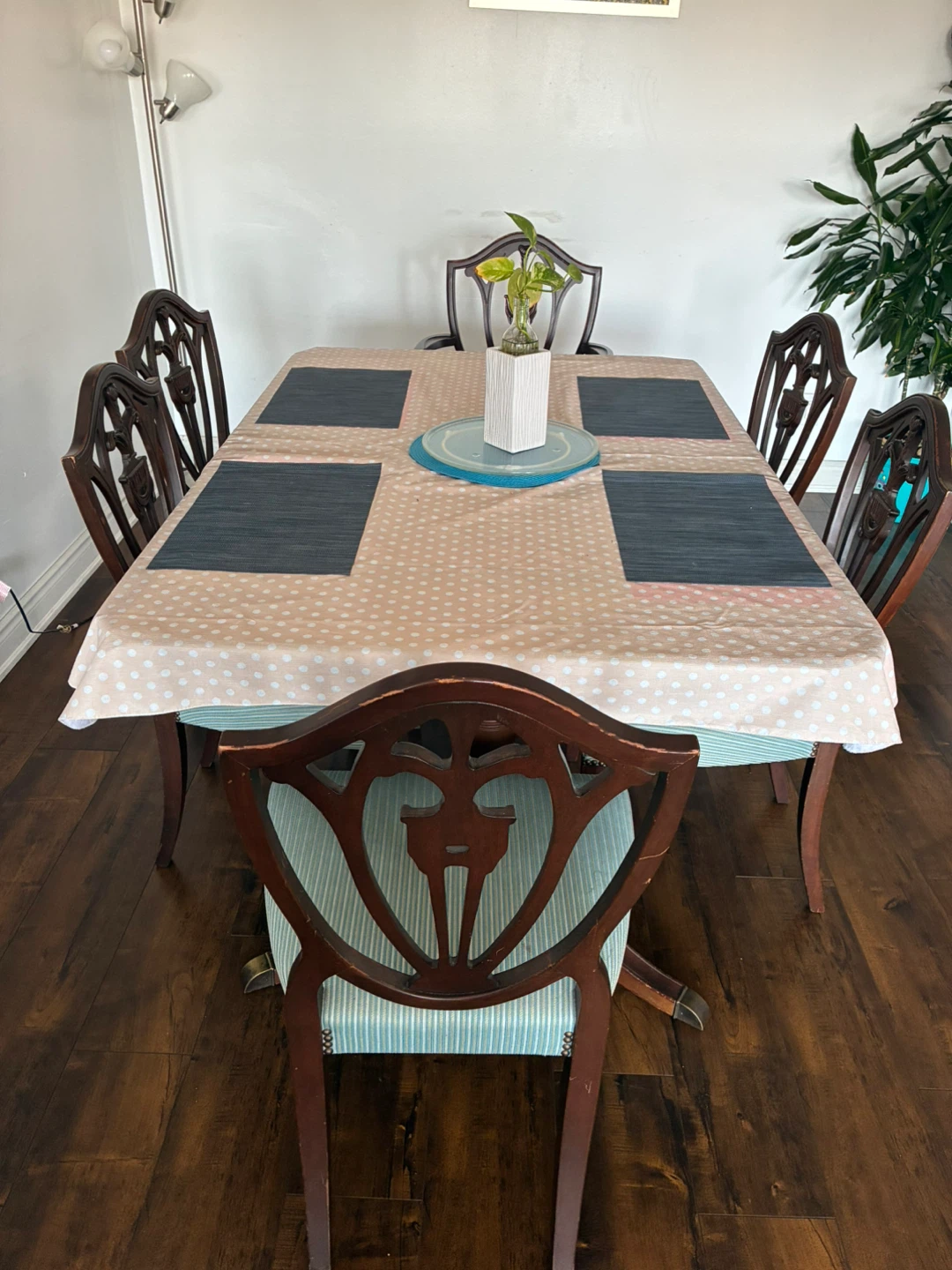 Walnut wood dining table - extendable from 6 to 8 seats - photo 3