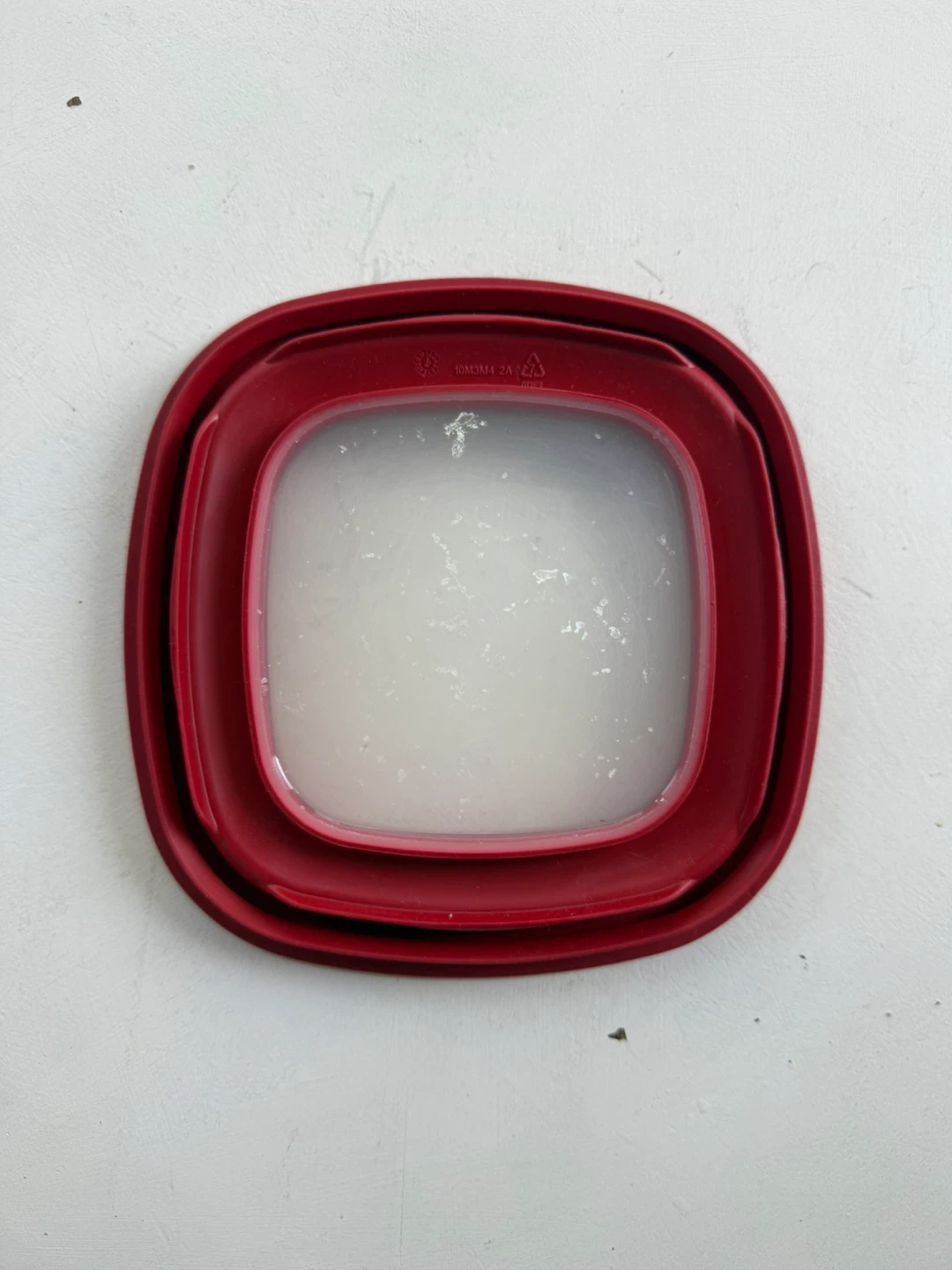 Square Rubbermaid lid - photo 3