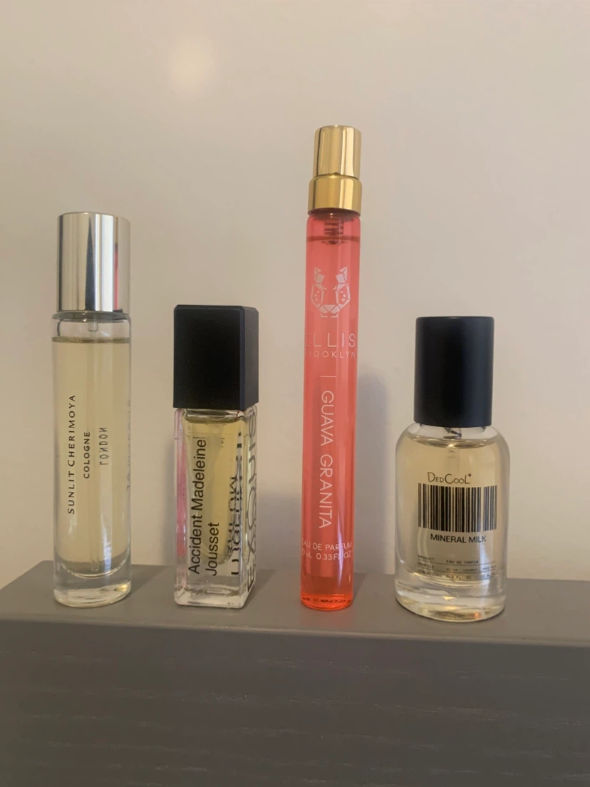 Travel size perfumes: Assorted, see below 👇