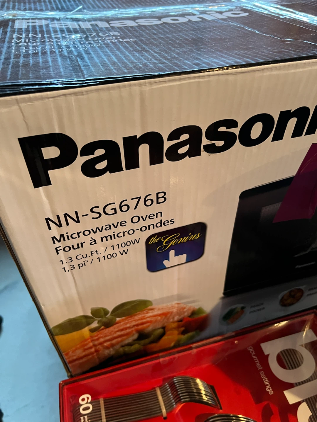 Panasonic NN-SG676B Genius Microwave Oven