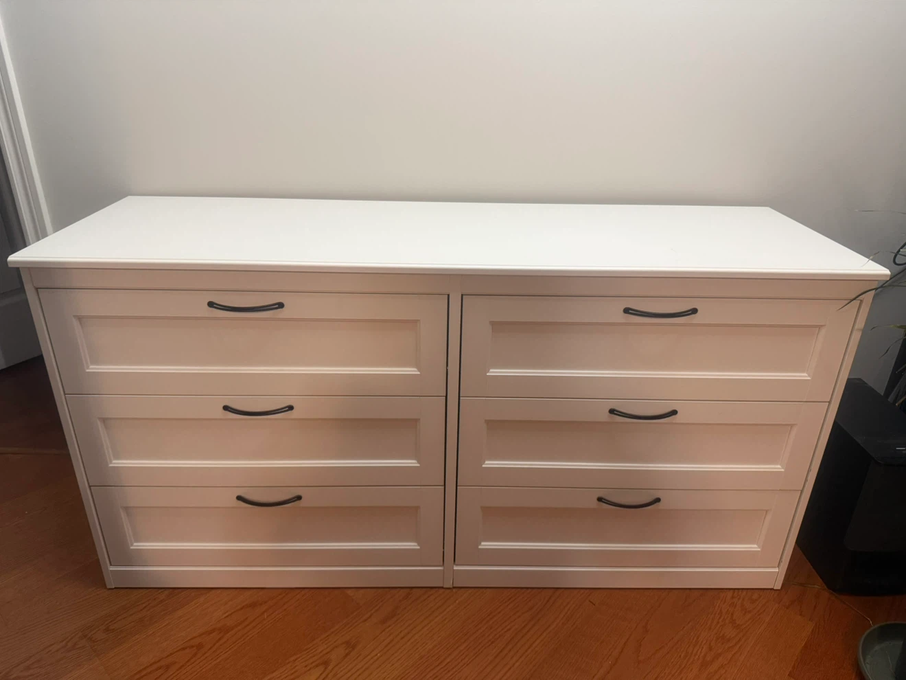 Songesand IKEA White Dressers with Matching Nightstands