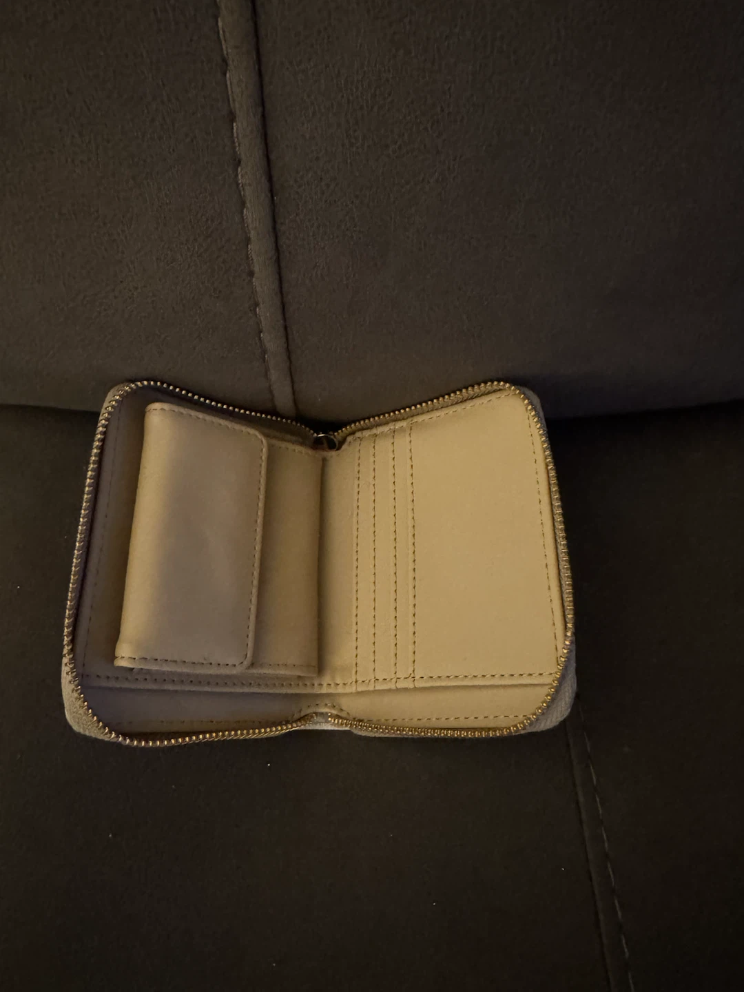 GUESS Beige Monogram Zip Wallet - photo 2