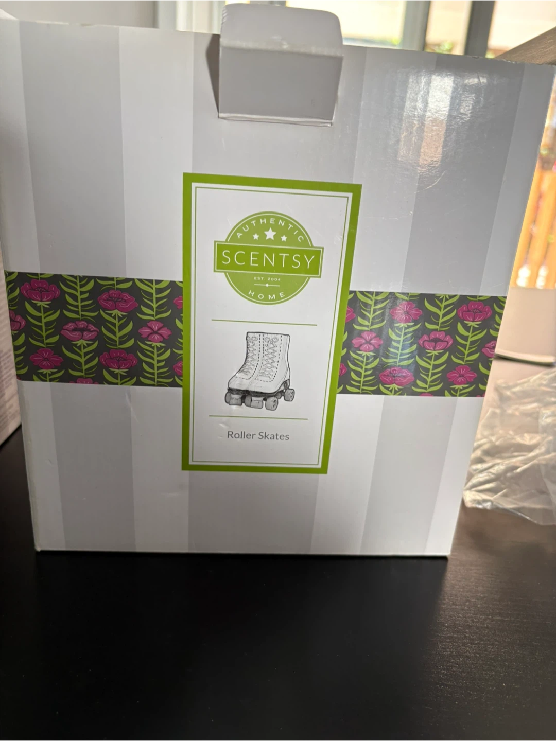Scentsy Roller Skates Warmer - photo 2