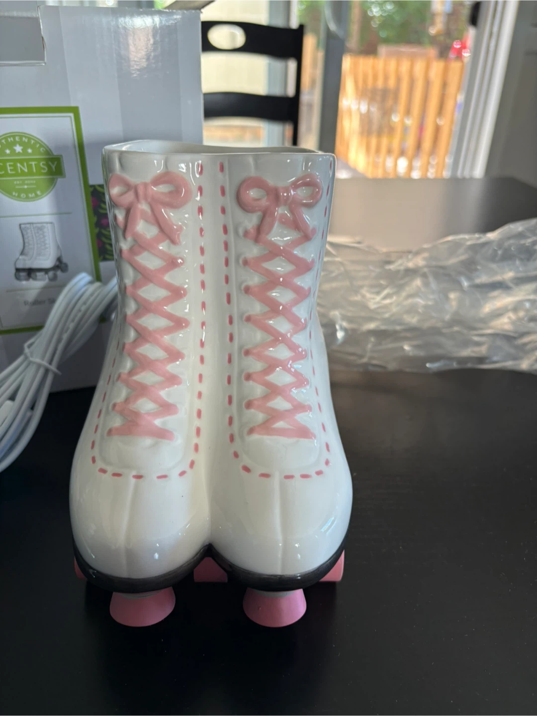 Scentsy Roller Skates Warmer - photo 3