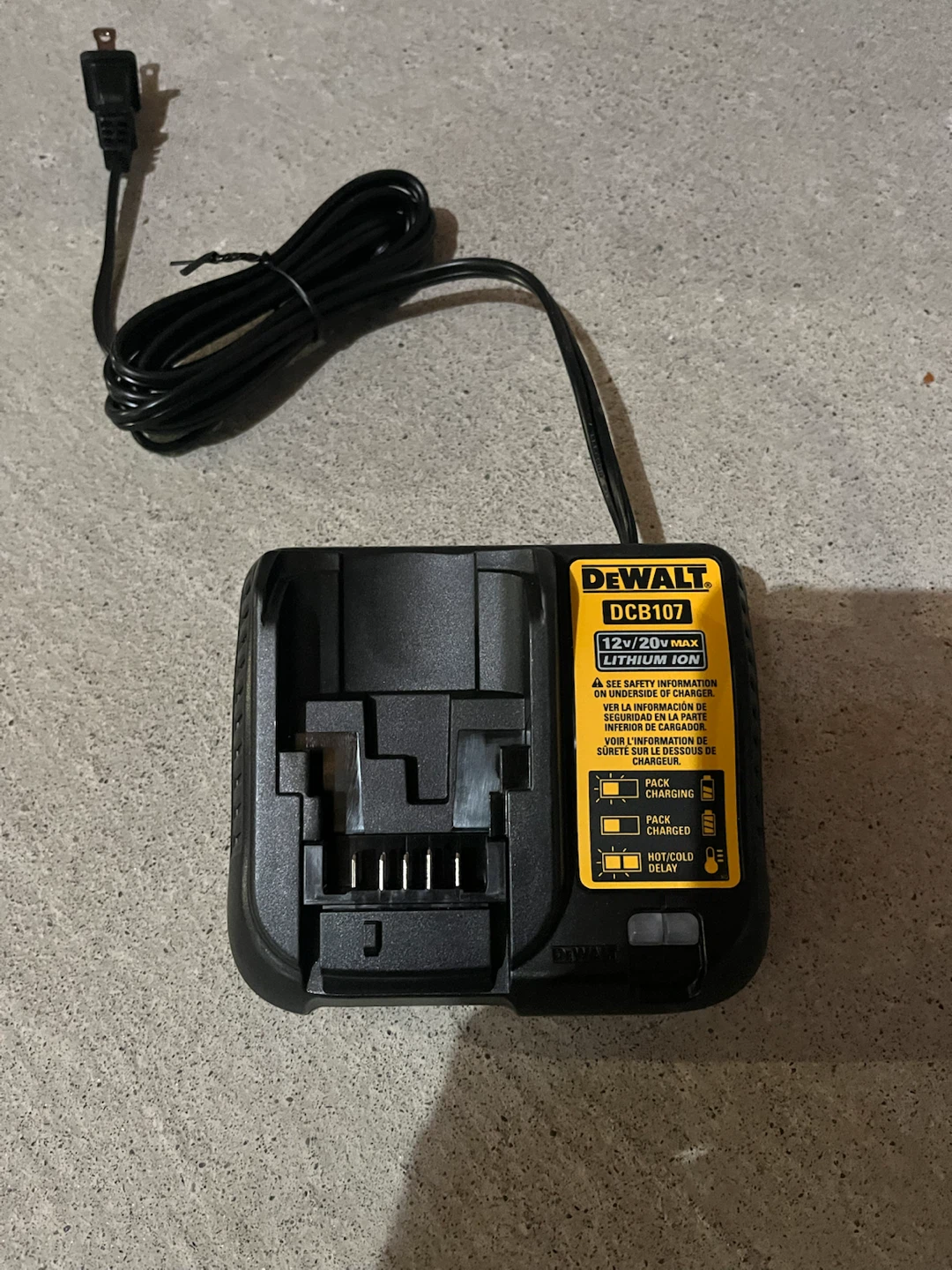 DeWalt DCB107 12V/20V MAX Lithium Ion Charger