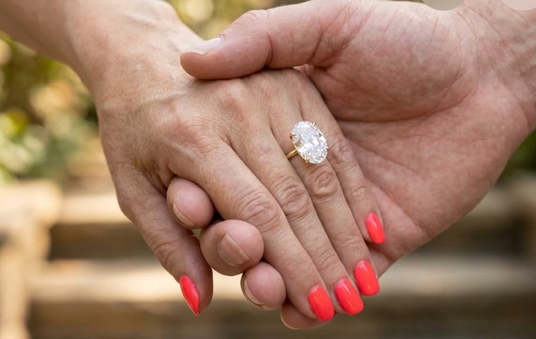 925 silver and moissanite 10 carat ring