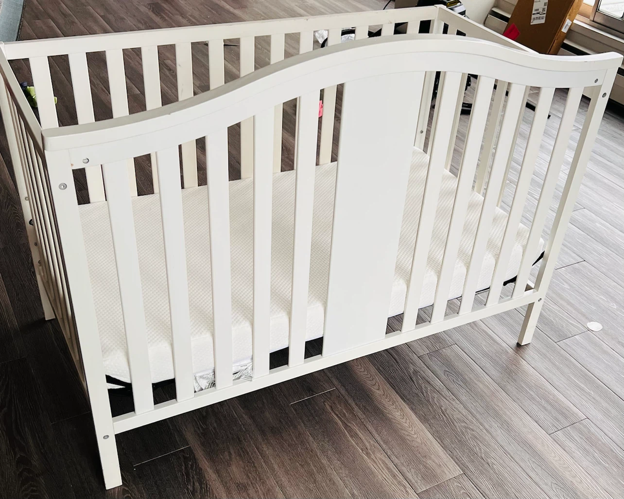 Graco 4-in-1 Convertible Baby Crib + Mattress Included (White) - photo 2