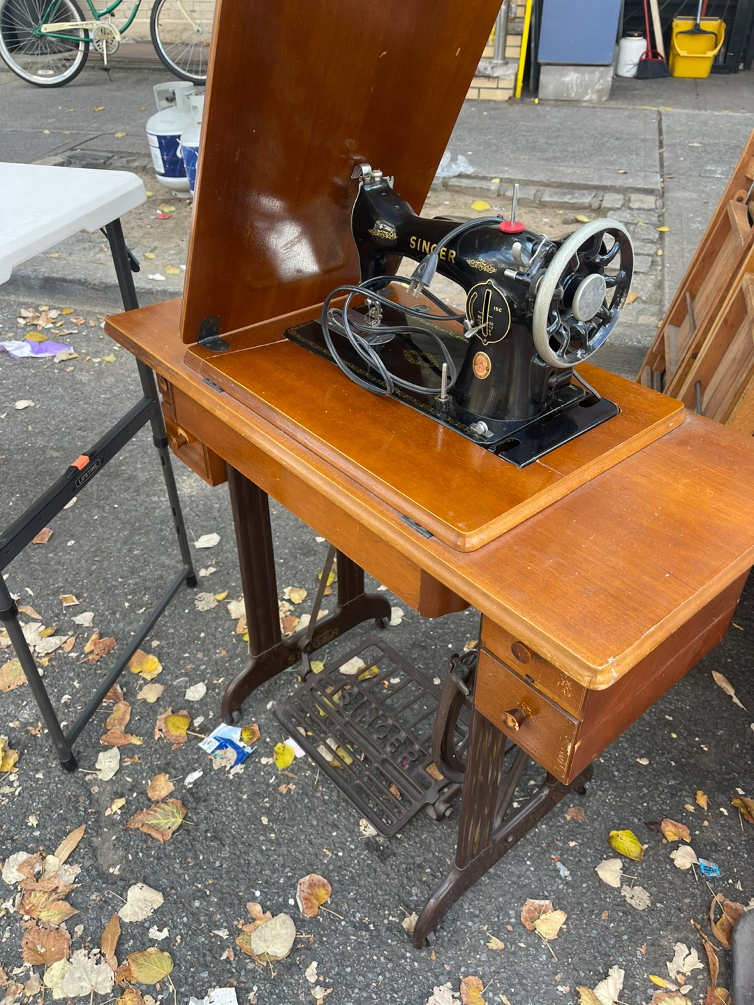 Vintage Singer Sewing Machine with Wooden Cabinet - photo 2
