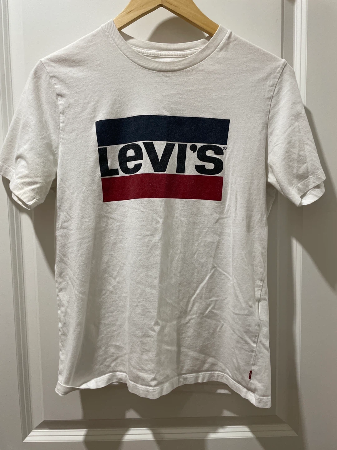 Levi's white t-shirt