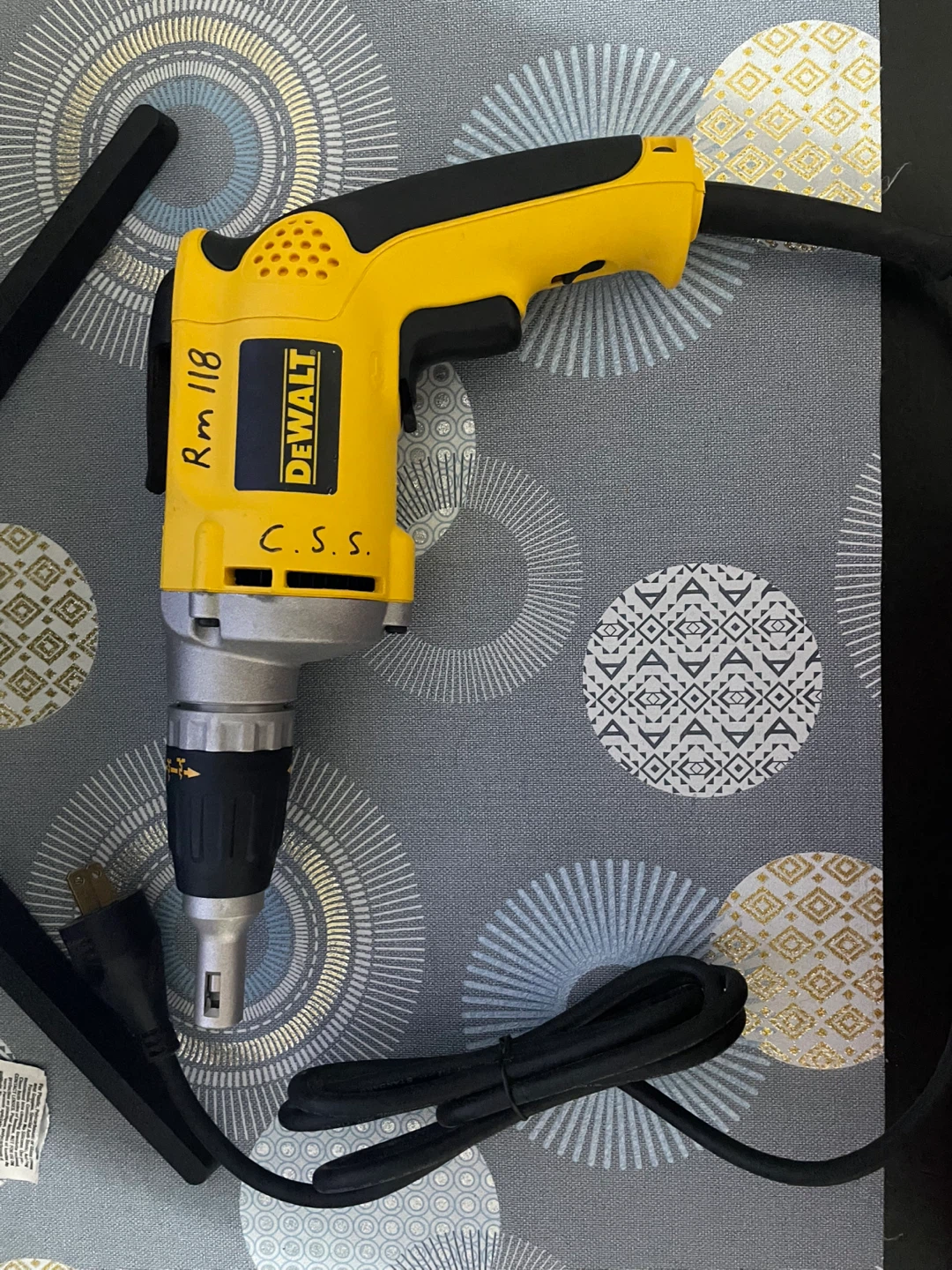 Selling a DEWALT DW272 4,000 RPM VSR Drywall Screwgun.
