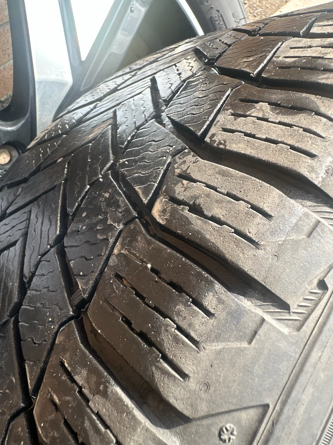 Set of 4 Michelin Winter Tires with Volvo Rims - photo 3
