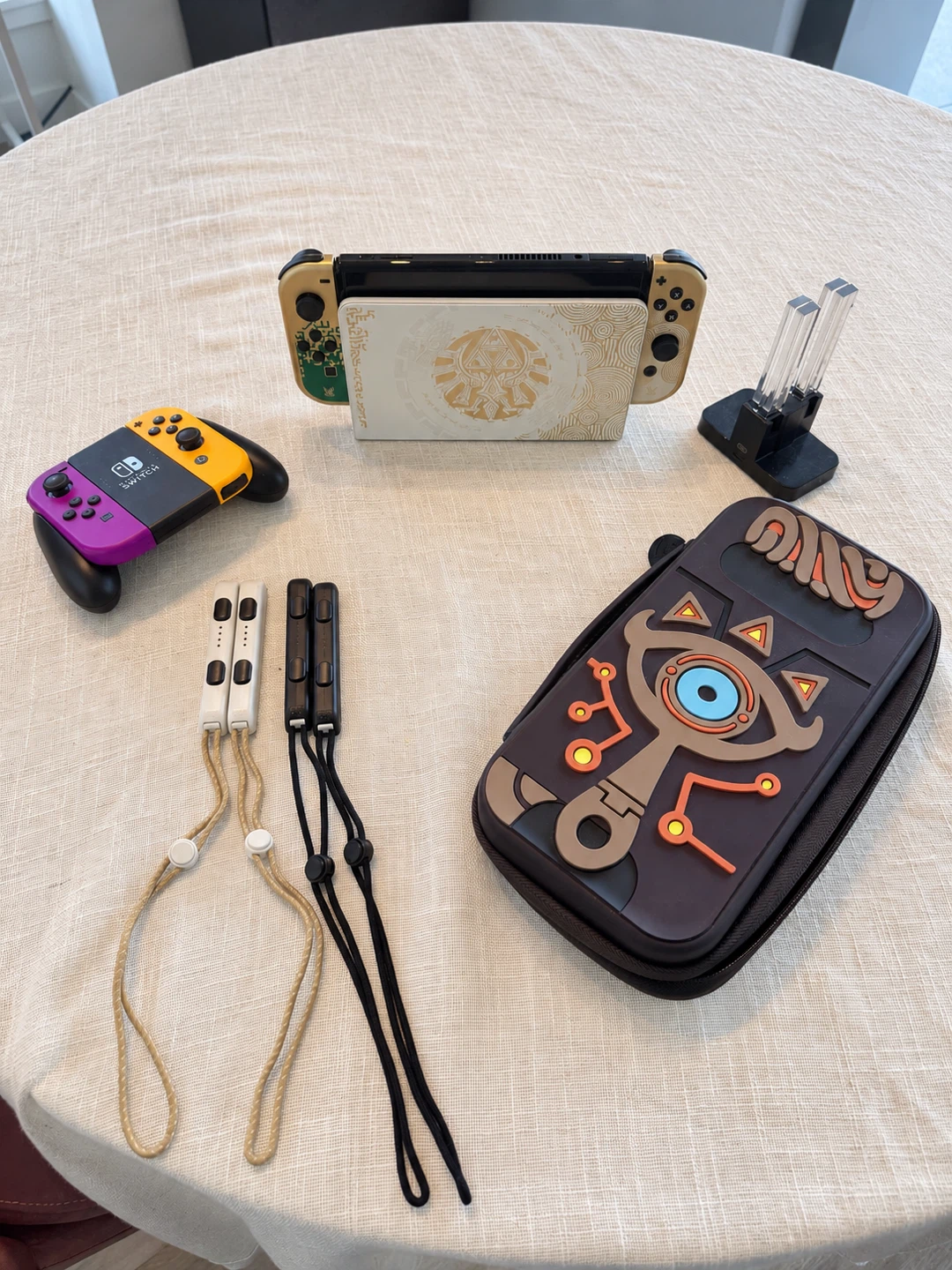 Nintendo Switch OLED Zelda Edition + 4 Joy-Cons & Accessories