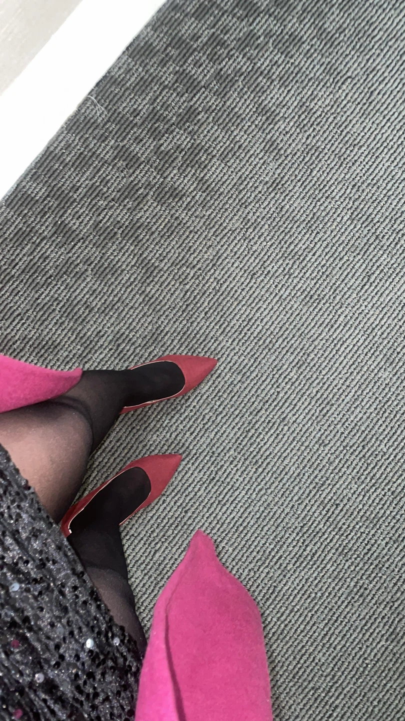 Tommy Hilfiger Maroon Block Heel Pumps - photo 2
