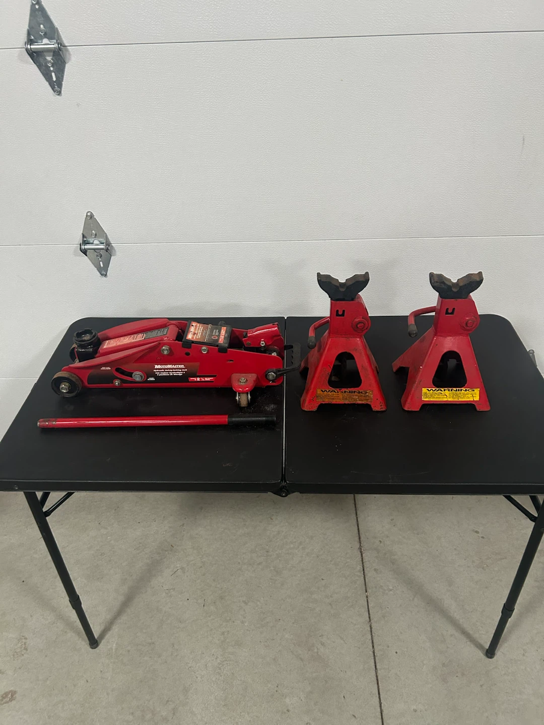 MotoMaster 2.5 Ton Hydraulic Floor Jack and Jack Stands