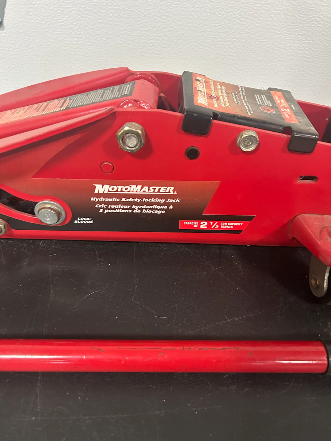 MotoMaster 2.5 Ton Hydraulic Floor Jack and Jack Stands - photo 2