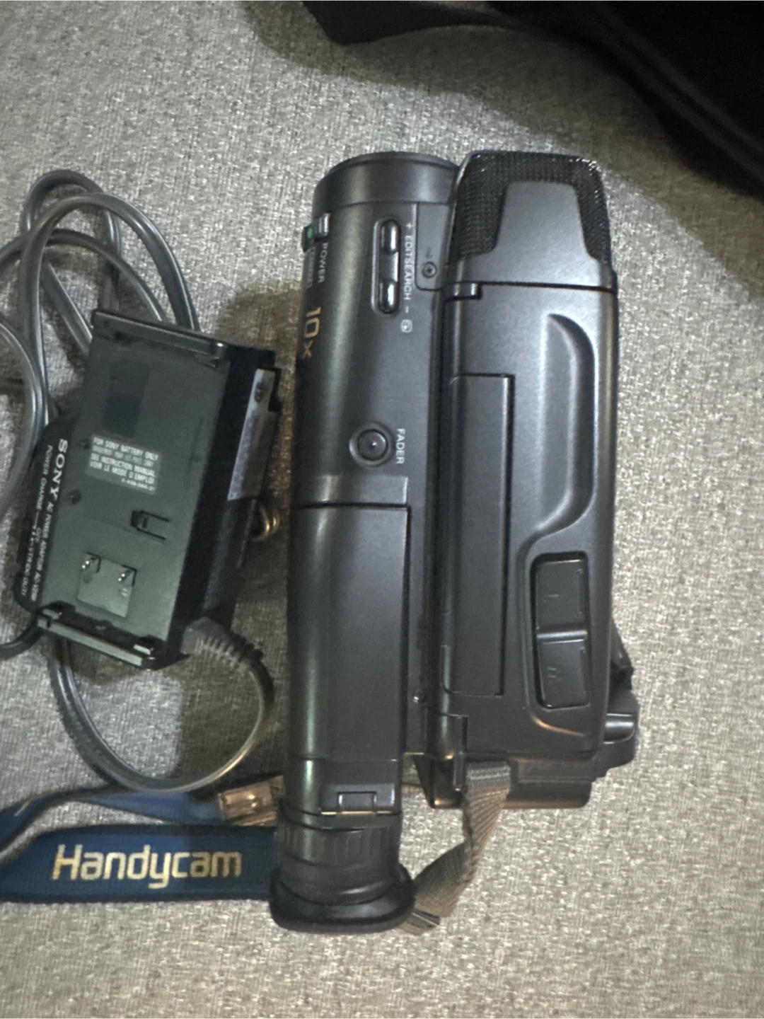 Sony Video 8 Handycam CCD-TR70 - photo 3