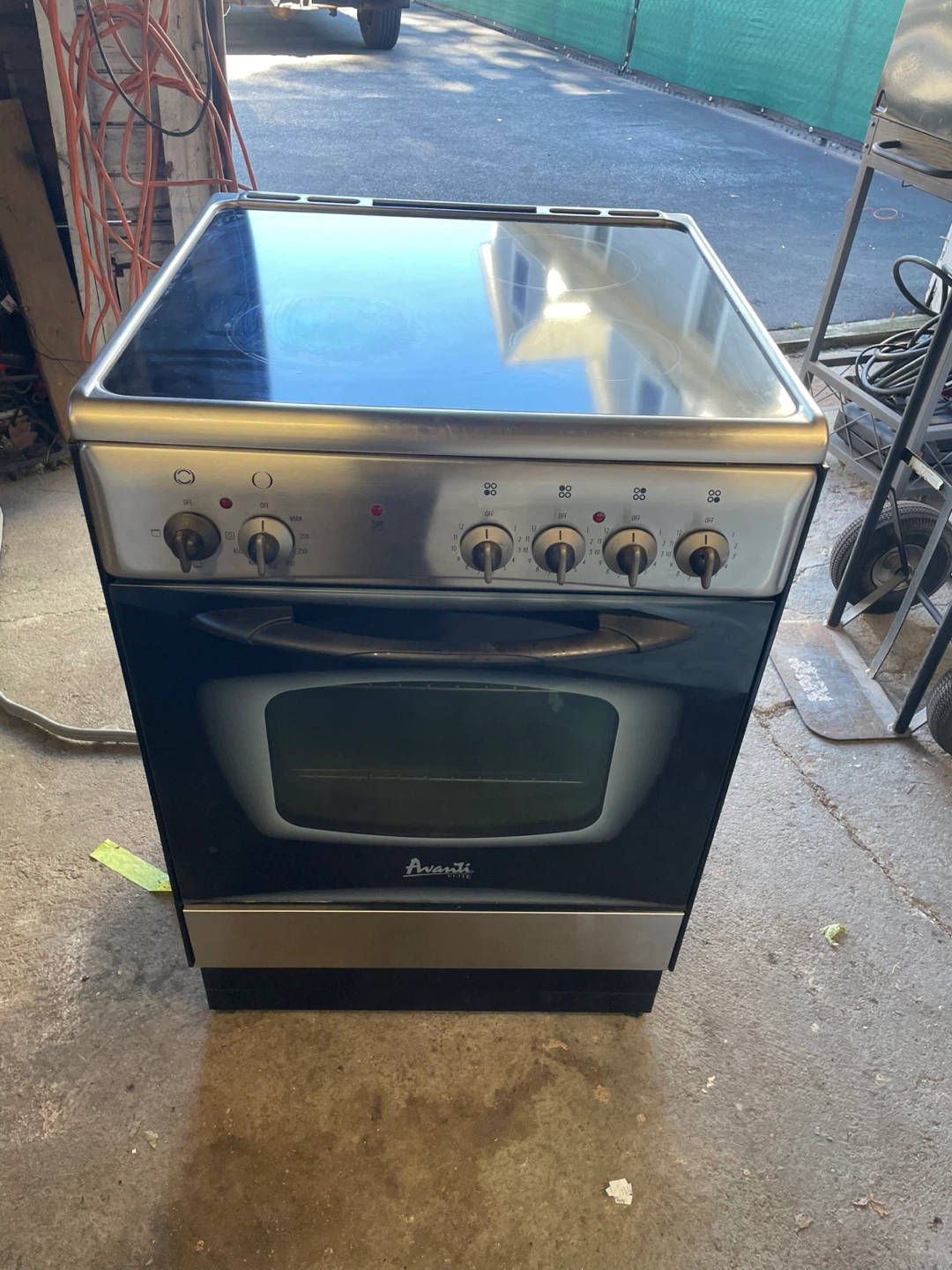 Avanti electric stove 24 inch glass top
