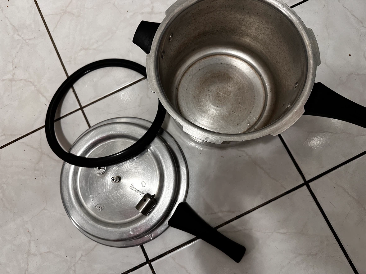 Prestigee Aluminum Pressure Cooker