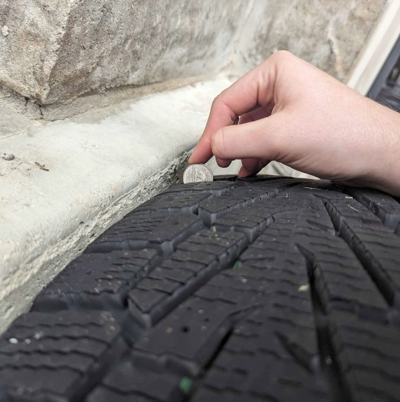 235/65/17 Winter Nokian Tires and Rims - photo 2