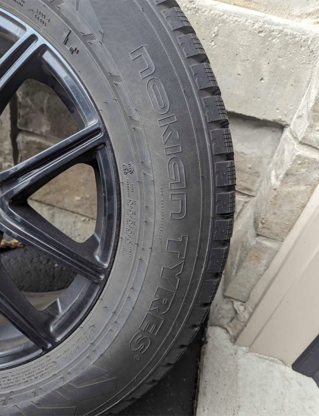 235/65/17 Winter Nokian Tires and Rims - photo 5