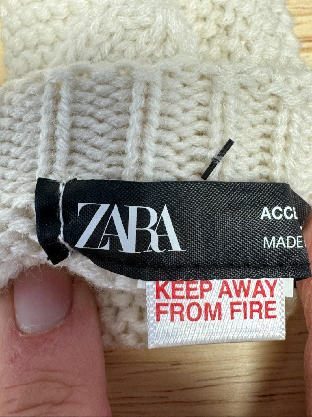 Zara knit baby mittens - photo 3