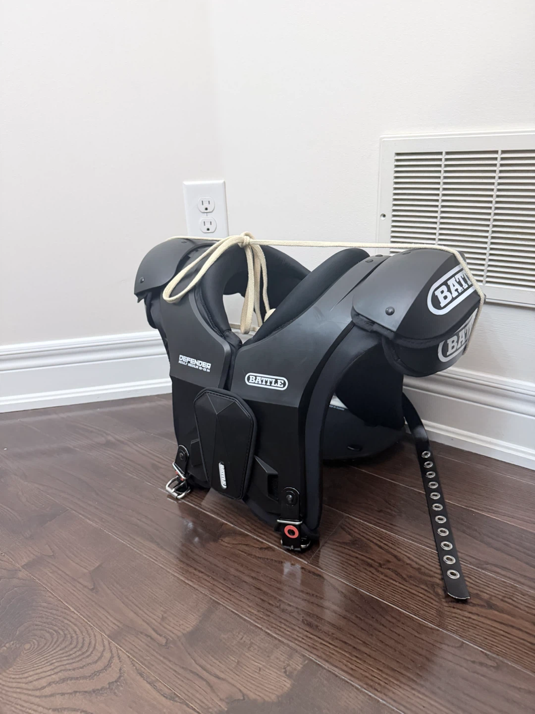 Battle Defender Football Shoulder Pads Adult Medium - photo 2