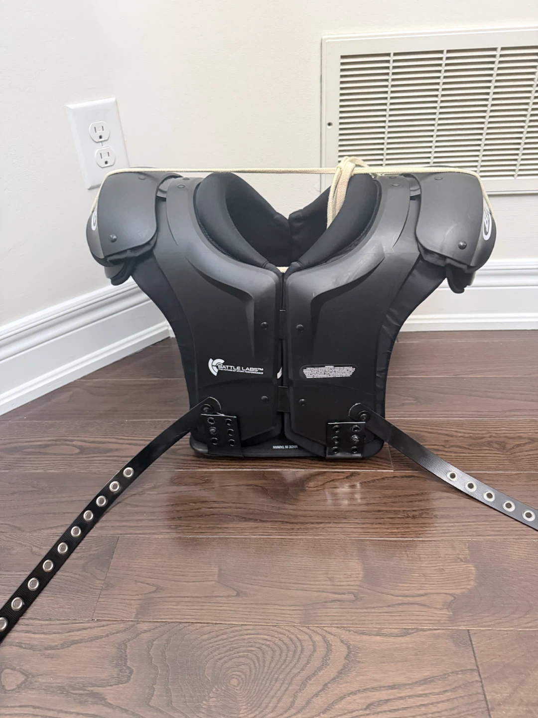 Battle Defender Football Shoulder Pads Adult Medium - photo 4