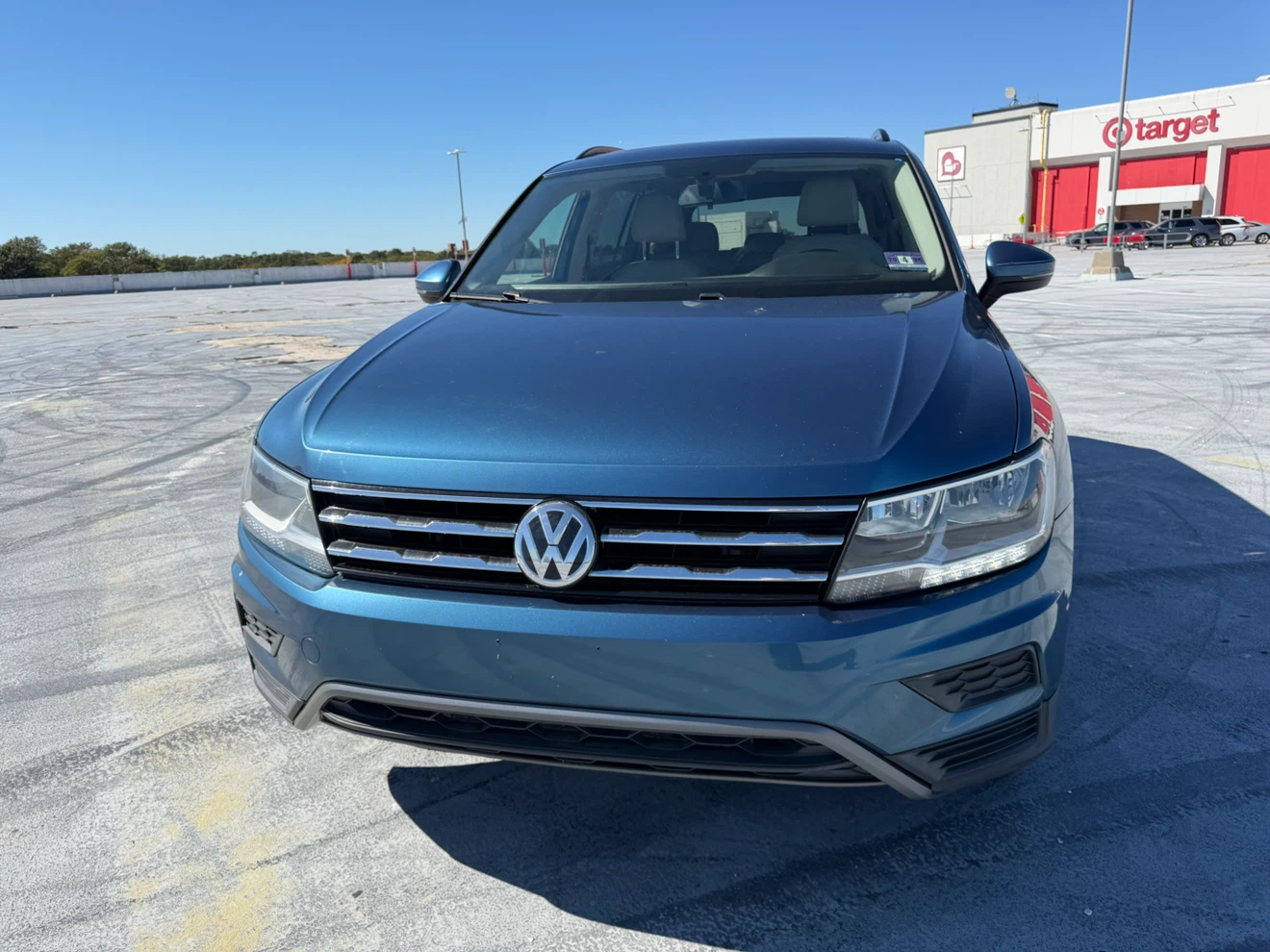Volkswagen Tiguan SUV - photo 2