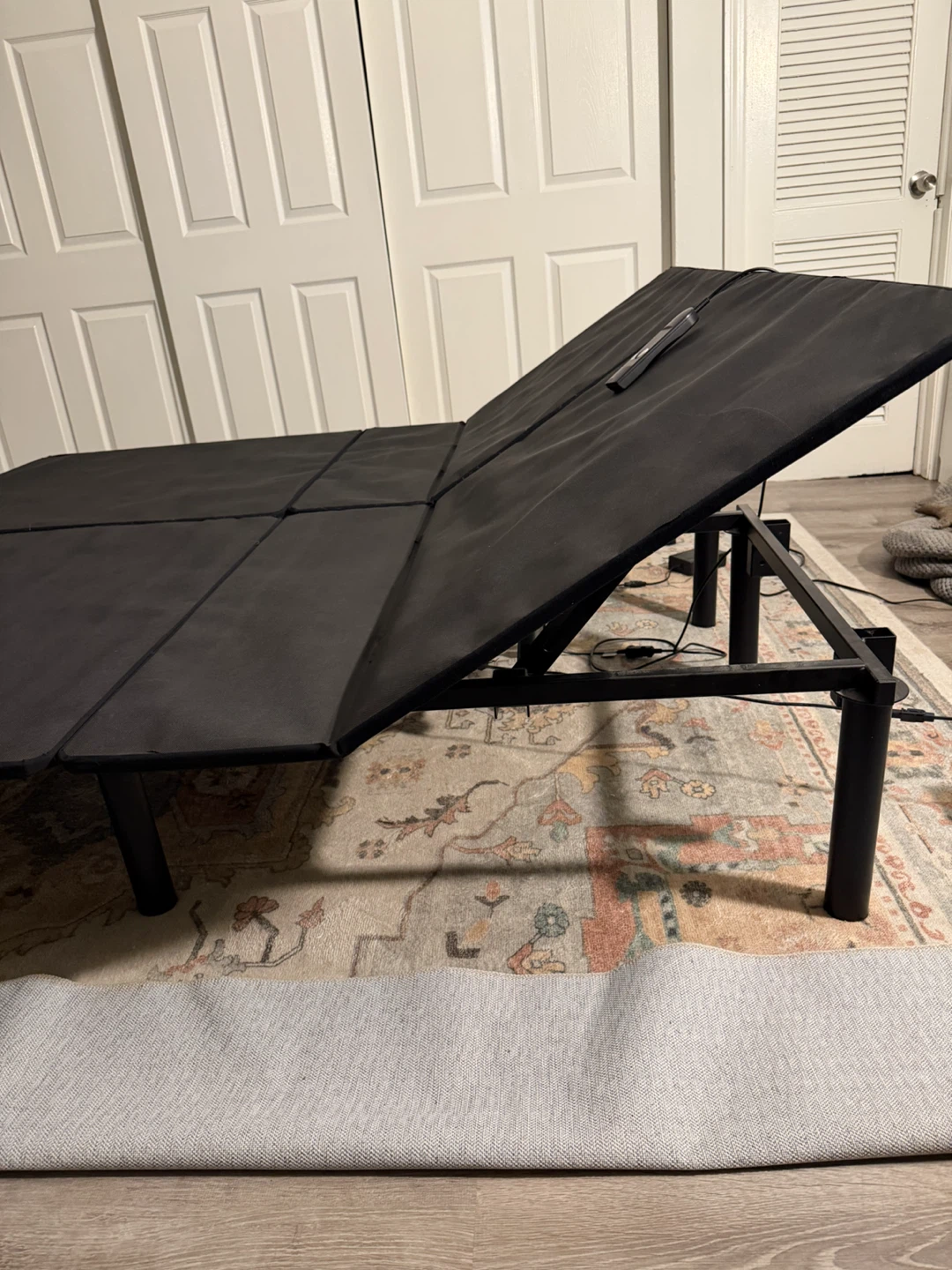 Serta Perfect Sleeper King size mattress + Adjustable Bed Base - photo 3