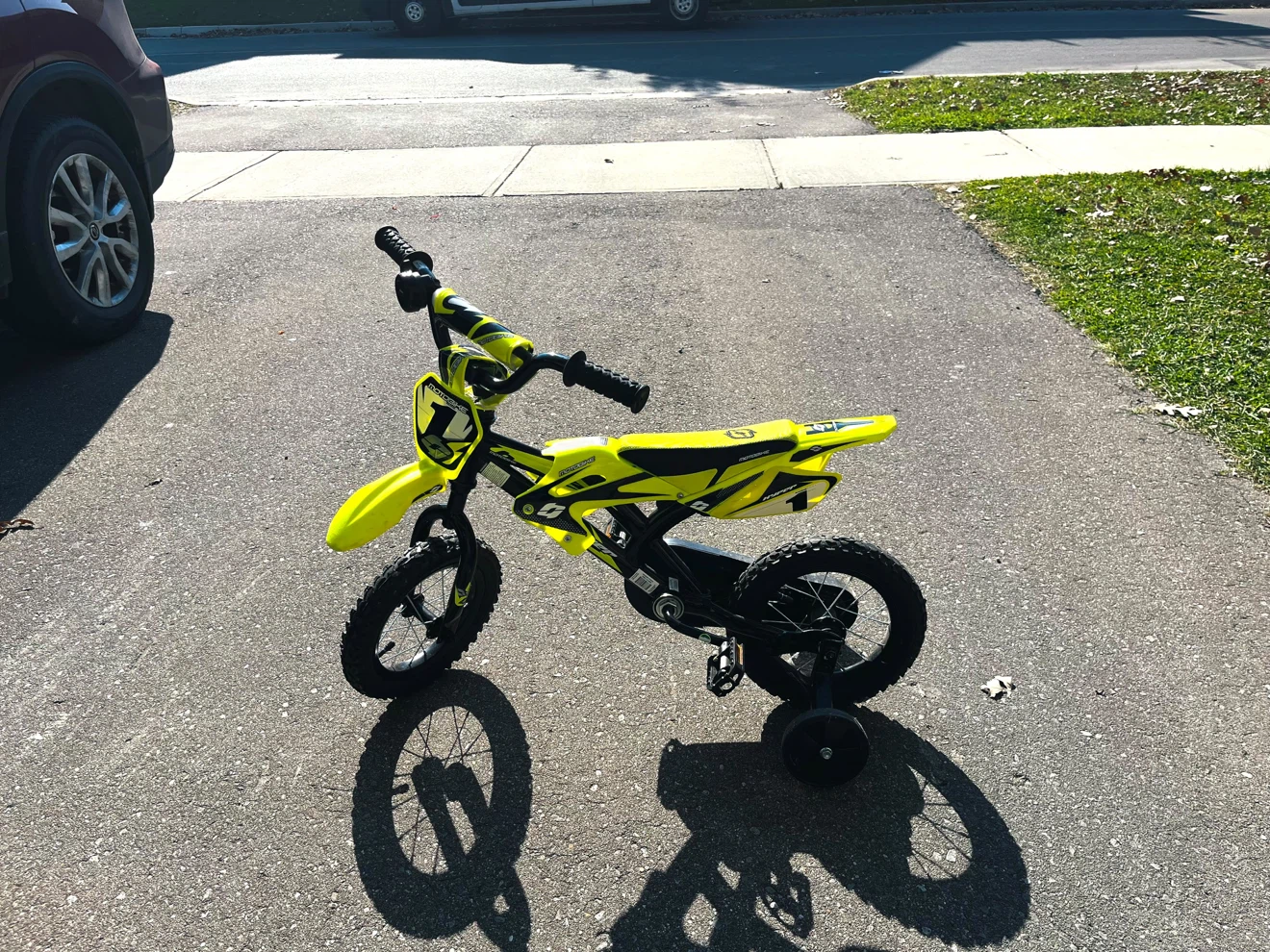 Hyper Motobike Kids Bicycle with Training Wheels