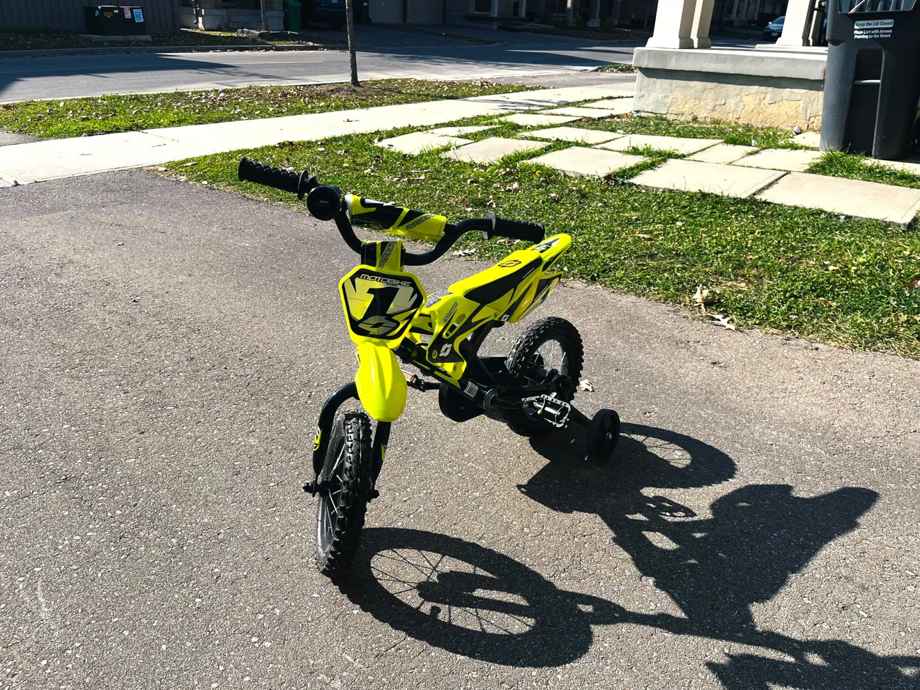 Hyper Motobike Kids Bicycle with Training Wheels - photo 2