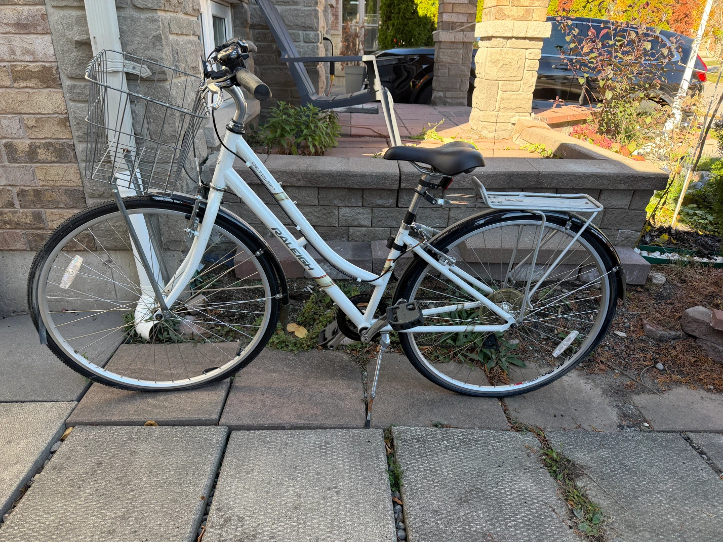 Raleigh Detour 2.5 Hybrid Bicycle