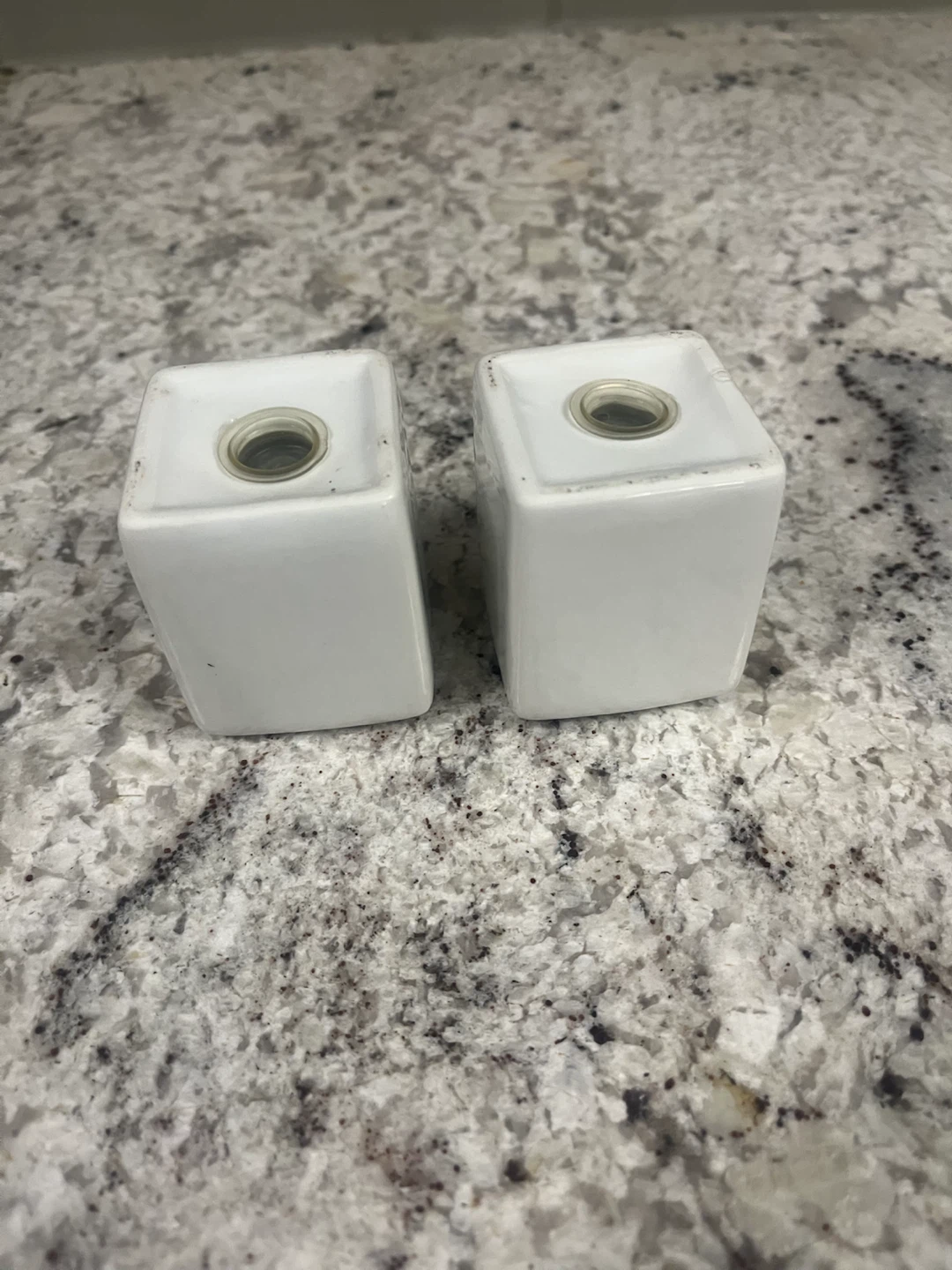 Ceramic Salt and Pepper Shakers - photo 2